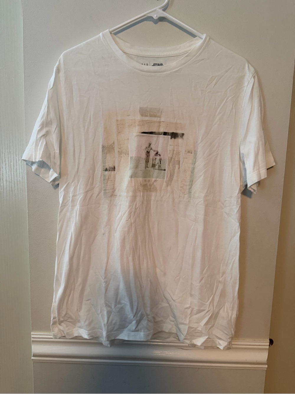 GAP White Short Sleeve Tee with Subtle Beige Graphic